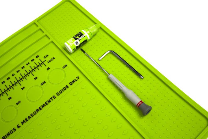 Planet Eclipse XL Magnetische Tech - Matte Grün: Rutschfeste Wartungsunterlage mit O - Ring - Führung - Paintball Buddy